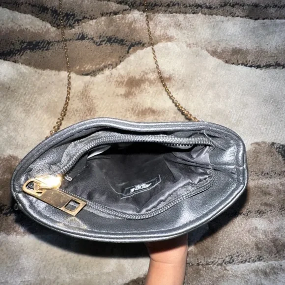 Crossbody - Picture 4 of 4